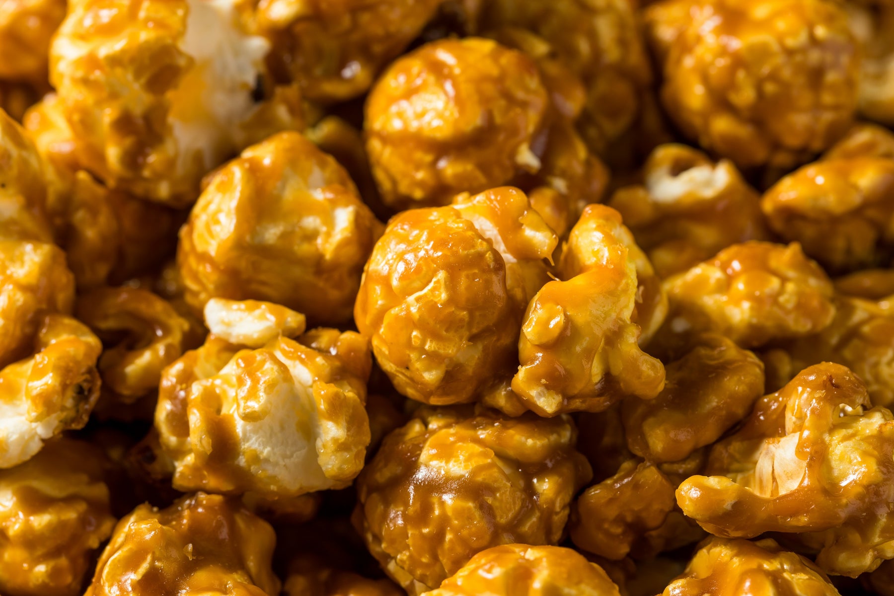How to Make Homemade Caramel Popcorn